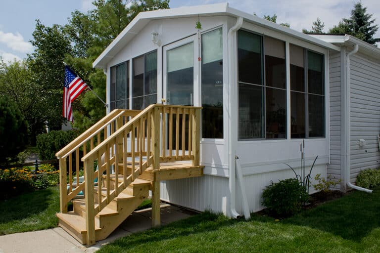 Screen Room Additions for Homes in the Flint, MI, Area